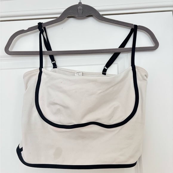 Alo Airbrush White and Black Two-Piece Set - Picture 7 of 13